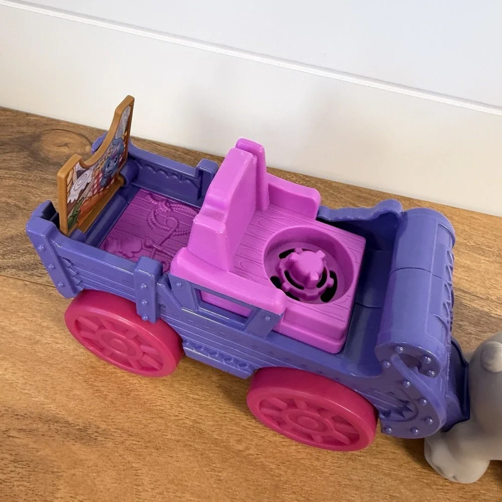 Fisher Price Little People Disney Frozen 2 Anna & Kristoff's Wagon Push-Along